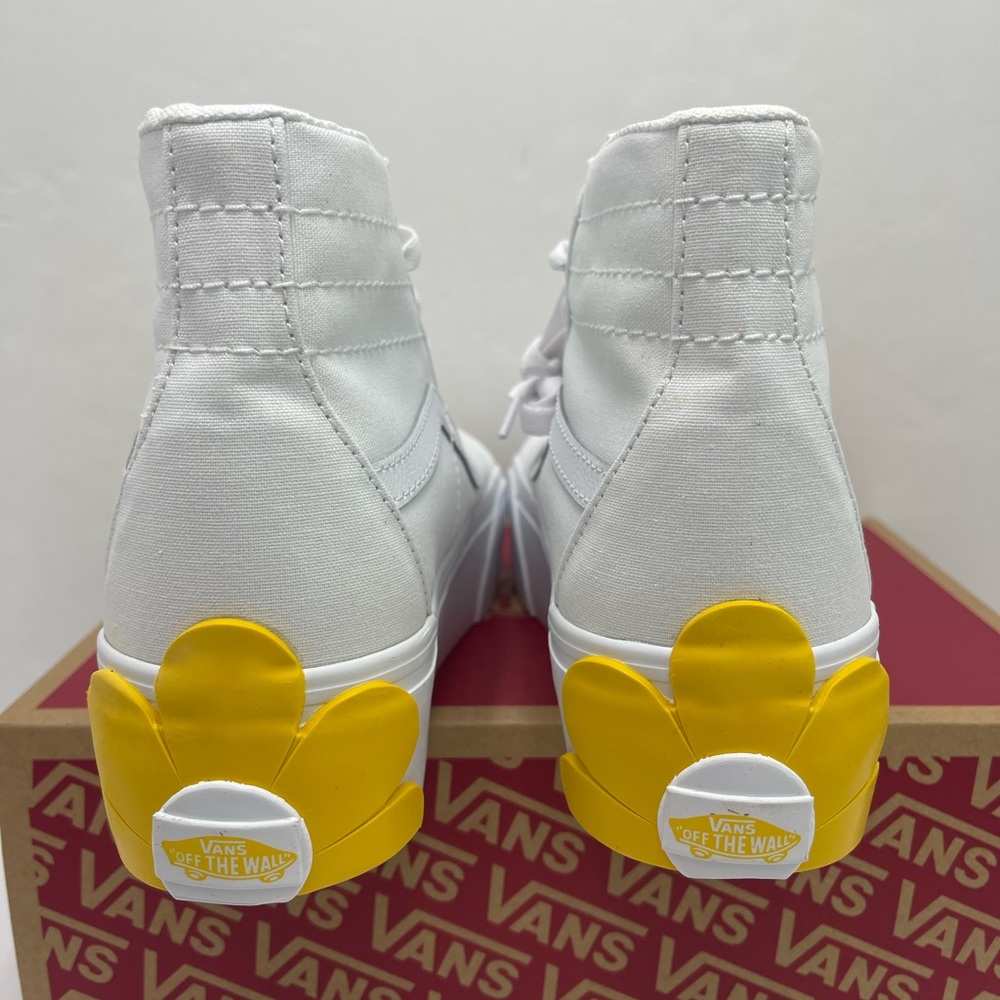 Vans Women's Sk8-Hi Tapered Stackform
True White
VN0A5JM1W00 Platform Sneakers - Picture 12 of 16